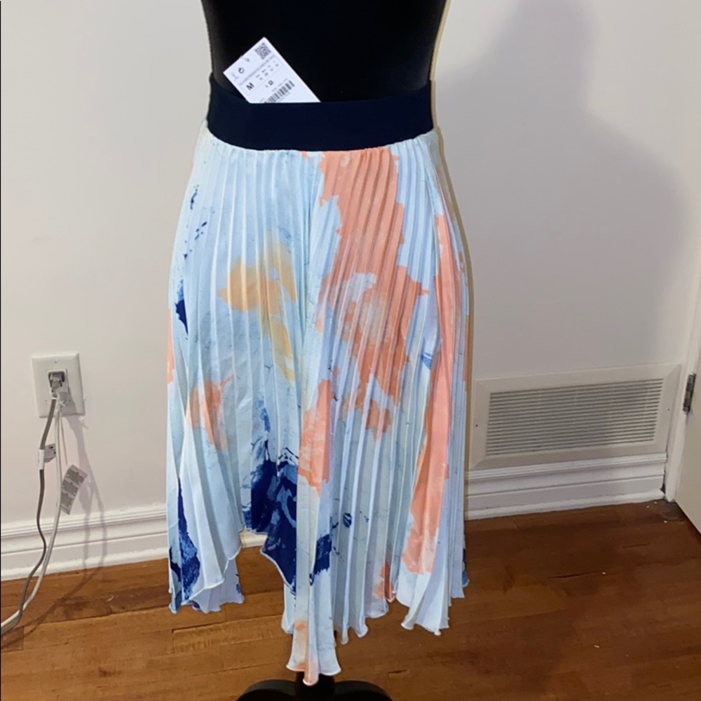 Skirt with tagg